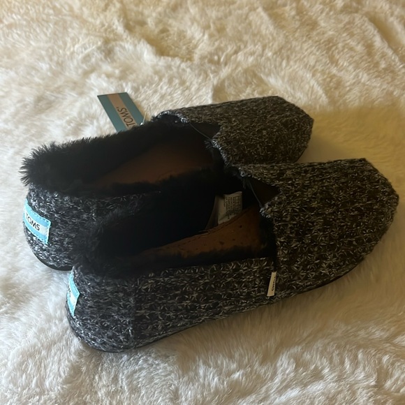 TOMS Belmont Black Gray Sweater Knit & Fur Interior Cozy Soft Slip Ons - Picture 6 of 14